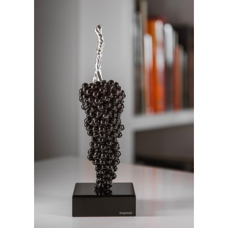 SEQUENZE - SCULTURA UVA NERA IN RESINA E POLVERE DI MARMO - COLLEZIONE LA TRADIZIONE