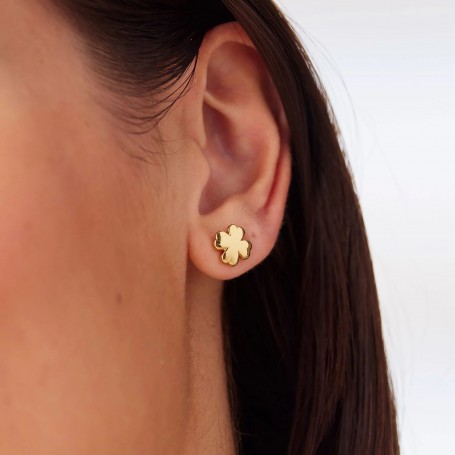 SAGAPO - COLLEZIONE CLICK - ORECCHINI A LOBO A FORMA DI QUADRIFOGLIO IN ACCIAIO E FINITURA PVD ORO 14K